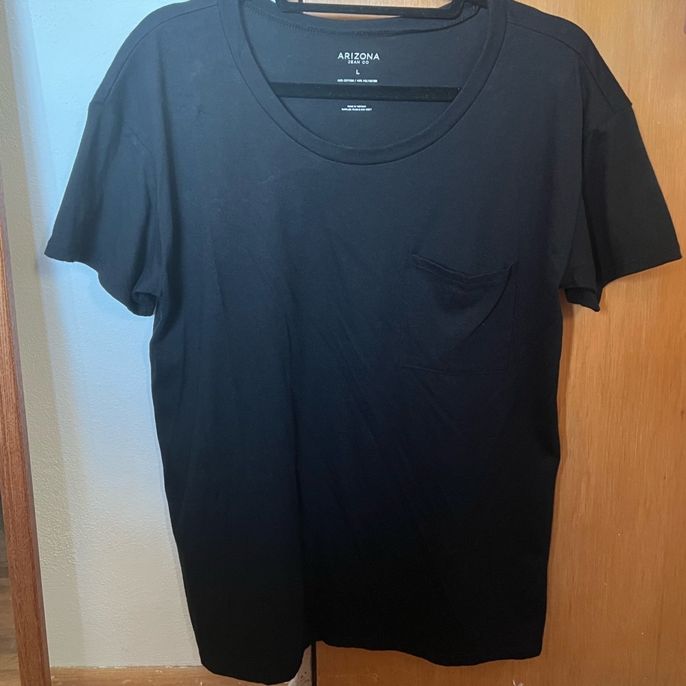 Arizona Jean co. Black short sleeve shirts with pocket on the left.